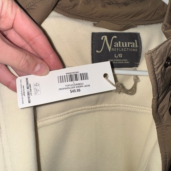 Size large coat from Cabelas - Picture 3 of 5